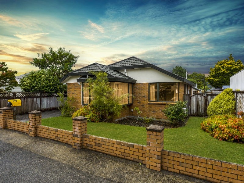 6 Kowhai Avenue, Ebdentown, Upper Hutt - Carousel 1