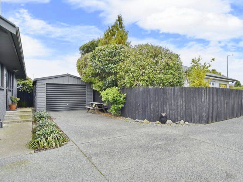 2/18 Wairakei Road, Strowan, Christchurch - Carousel 3