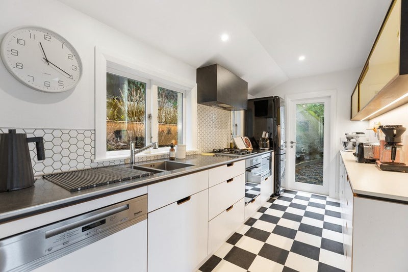 16 Tyne Street, Island Bay, Wellington - Carousel 2