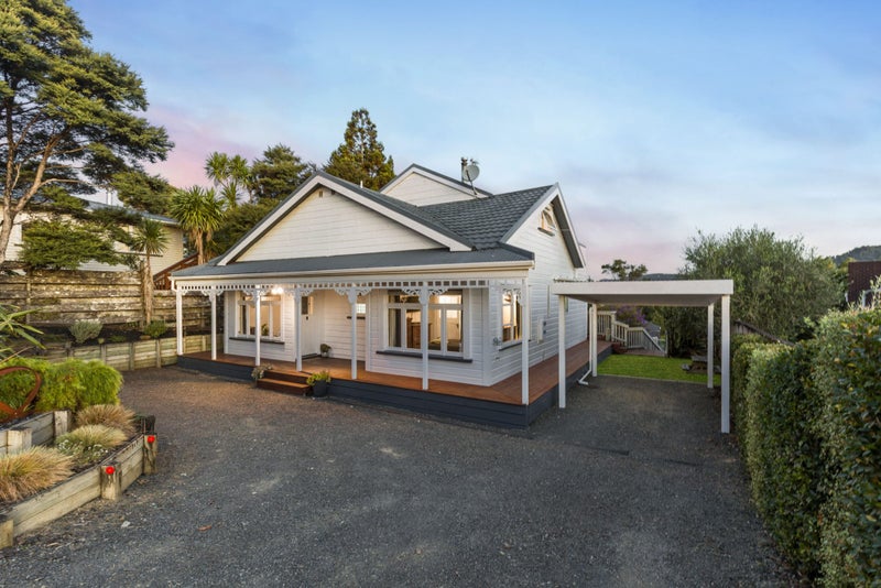 1084 Scenic Drive North, Swanson, Auckland - Carousel 1