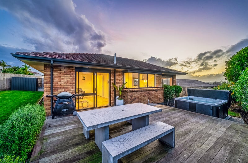 6 Pitlochry Place, Highland Park, Auckland - Carousel 1