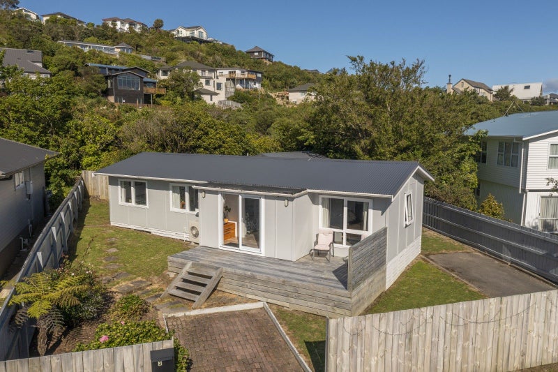 3 Clematis Grove, Maungaraki, Lower Hutt - Carousel 1