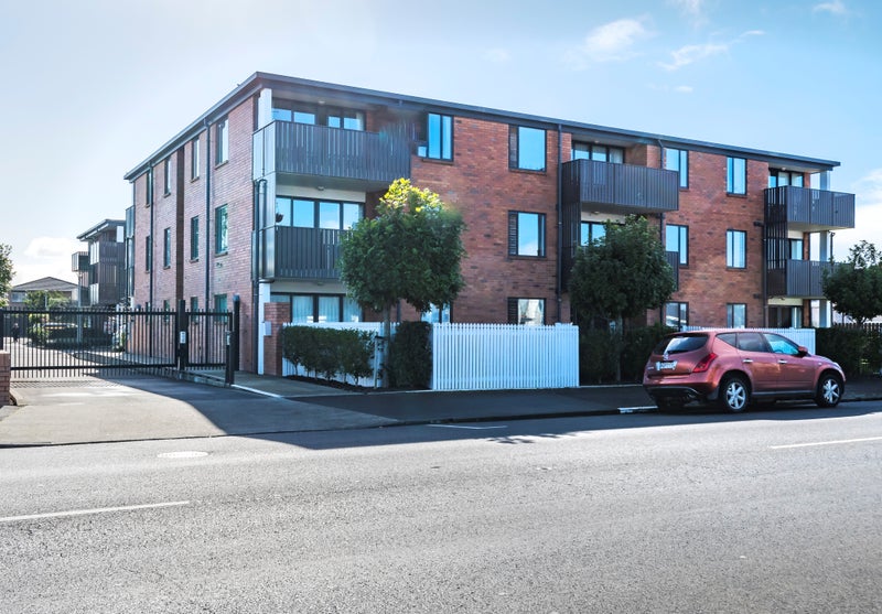 13/128 St George Street, Papatoetoe, Auckland - Carousel 1