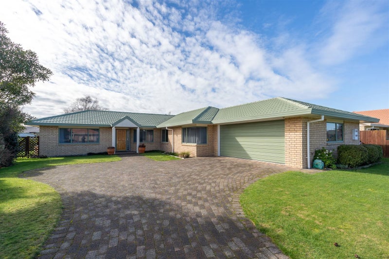 26 Admiral Crescent, Flagstaff, Hamilton - Carousel 1