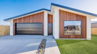 75 Atlantic Drive, Fitzherbert, Palmerston North - Carousel 1