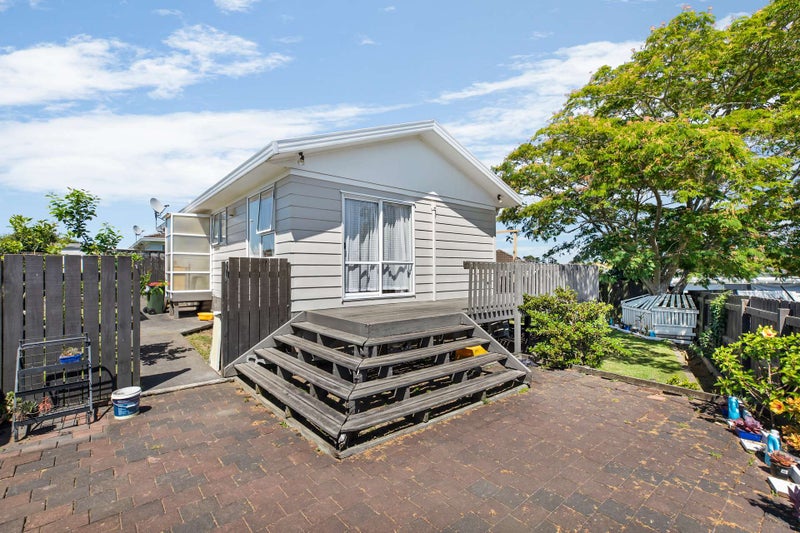 2/23 Silver Creek Road, Weymouth, Auckland - Carousel 1