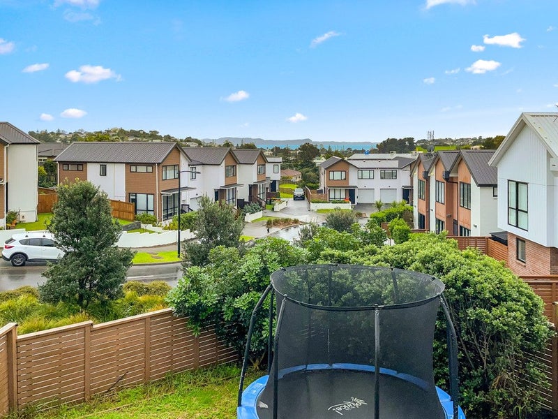 7 Seafarer Crescent, Stanmore Bay, Whangaparaoa - Carousel 2
