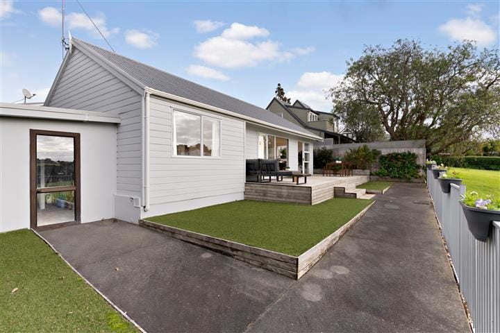 136A Riddell Road, Glendowie, Auckland - Carousel 2