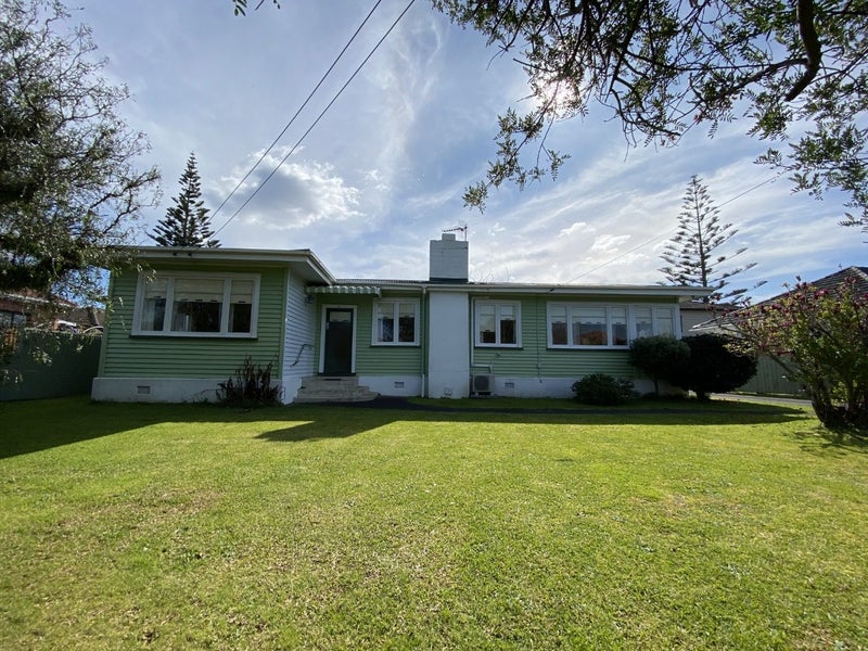 16 Nicholson Avenue, Papatoetoe, Auckland - Carousel 1