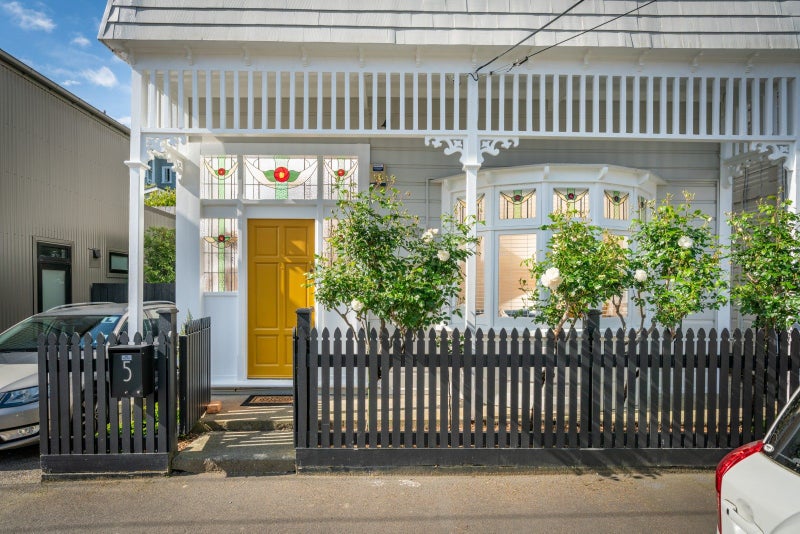 5 Armour Avenue, Mount Victoria, Wellington - Carousel 1