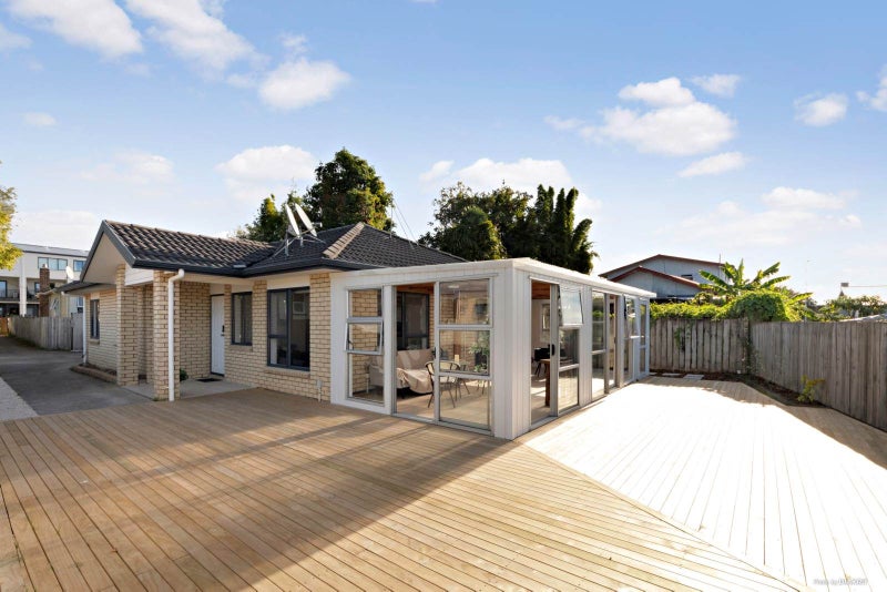 4A Kaponga Crescent, New Lynn, Auckland - Carousel 2