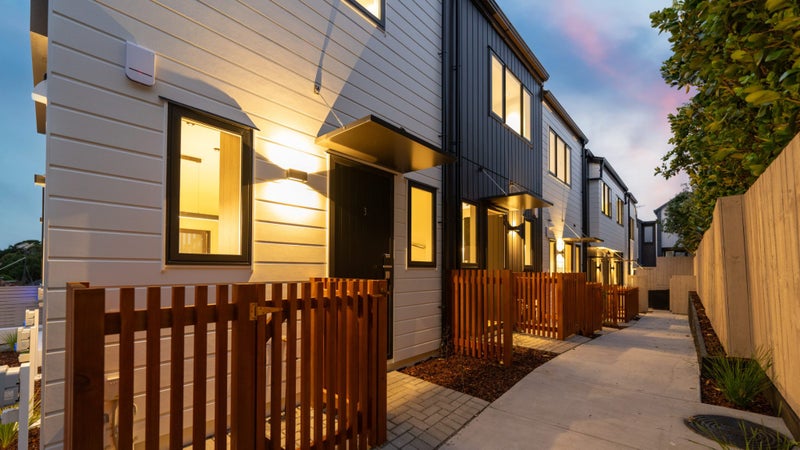 1/7 Brookfield Road, Te Atatu Peninsula, Auckland - Carousel 1