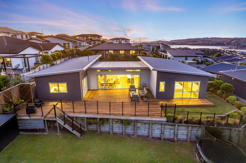 136 Endeavour Drive, Whitby, Porirua - Carousel 1