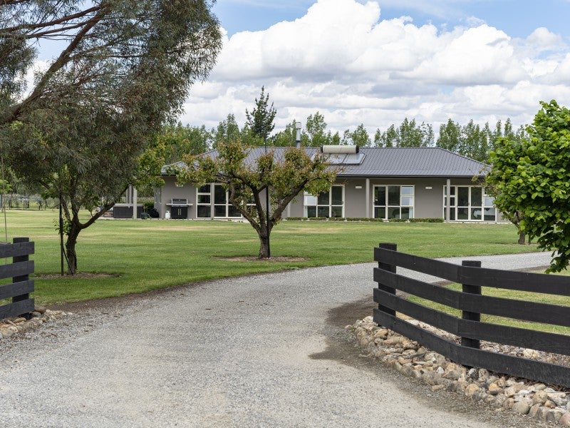 300 Letts Gully Road, Alexandra - Carousel 1