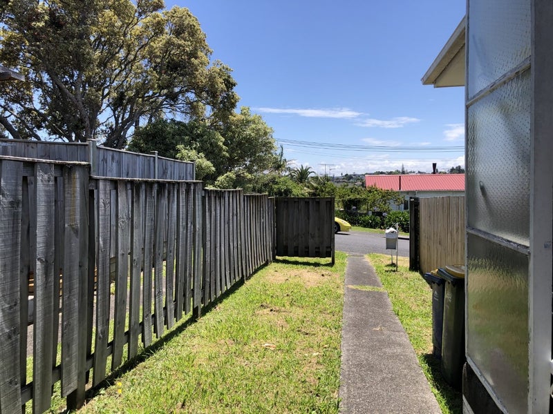 1/8 Anne Road, Hillcrest, Auckland - Carousel 11