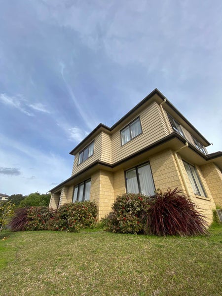 1 Cetona Court, Flat Bush, Auckland - Carousel 1