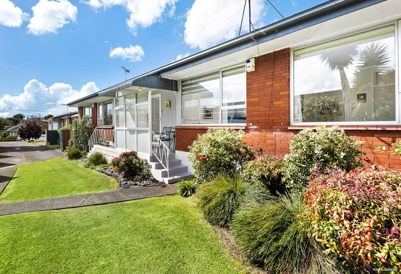 4/24 Tawhiri Road, One Tree Hill, Auckland - Carousel 1