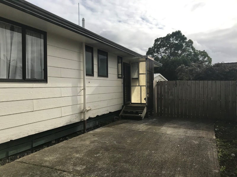 2/77 Redcrest Avenue, Red Hill, Papakura - Carousel 1