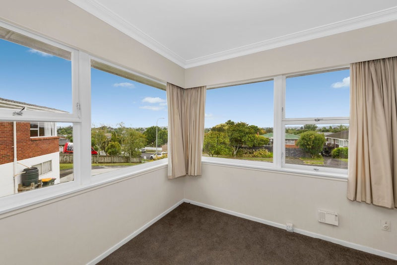 1/16 Portadown Avenue, Pakuranga Heights, Auckland - Carousel 2