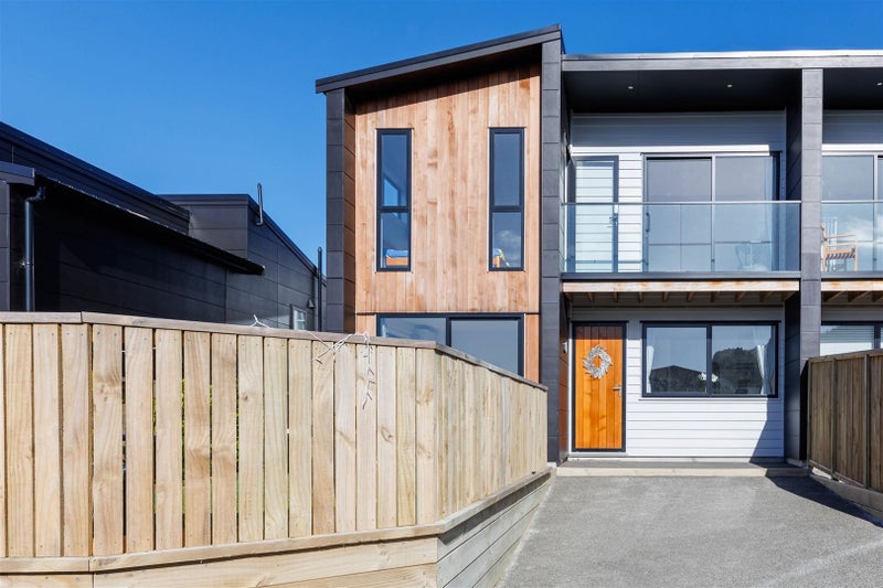 6 Huia Street, Tawa, Wellington - Carousel 1