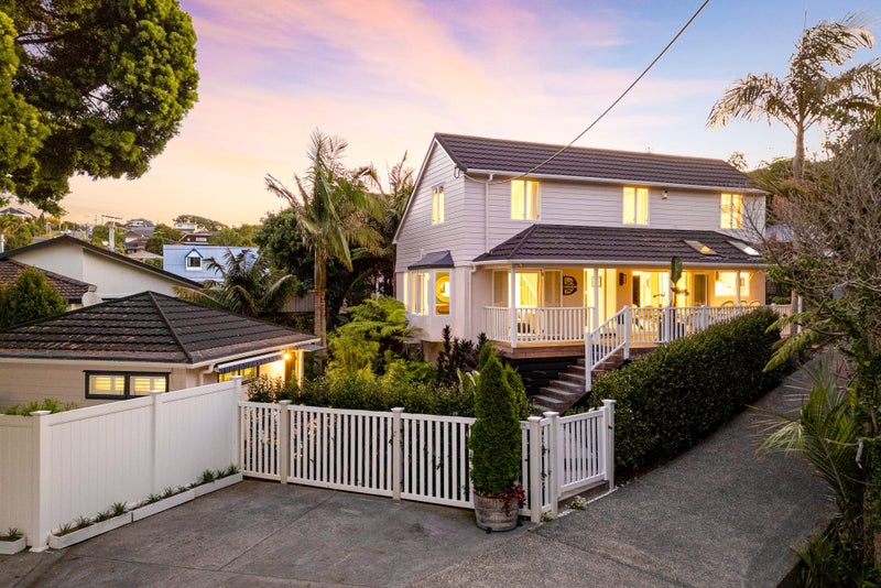 1/2 Heathcote Road, Castor Bay, Auckland - Carousel 1