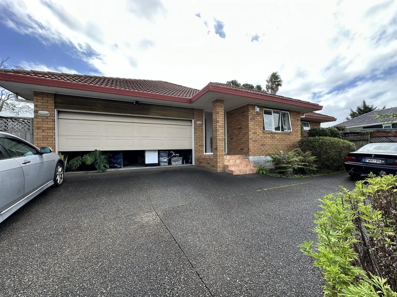 2/18 Woodbine Avenue, Greenlane, Auckland - Carousel 1