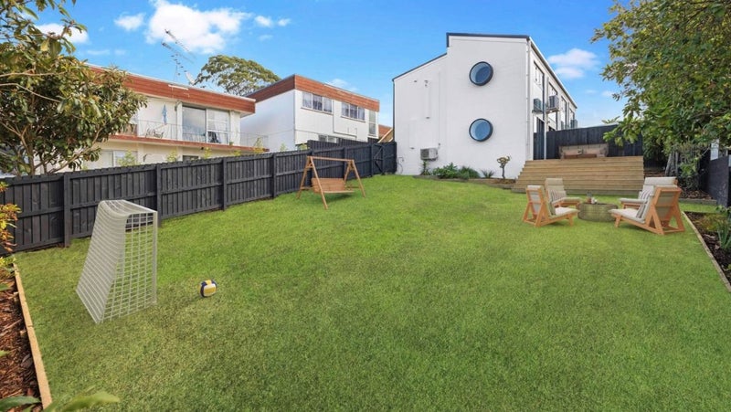 4/38 Don Croot Street, Morningside, Auckland - Carousel 1