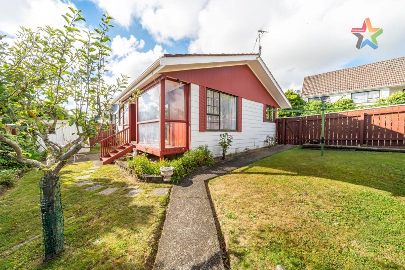 212A Staithes Drive South, Whitby, Porirua - Carousel 1
