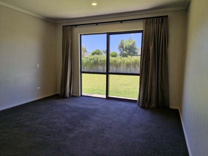 11 Wentworth Lane, Waiwhakaiho, New Plymouth - Carousel 10