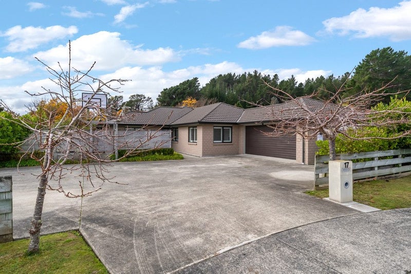 17 Opal Avenue, Timberlea, Upper Hutt - Carousel 1