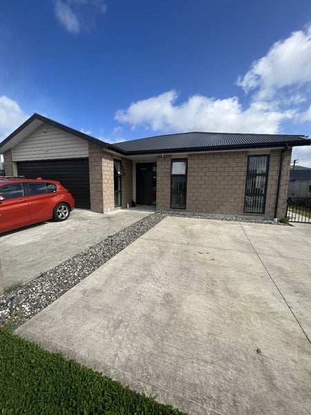 10 Poulson Grove, Trentham, Upper Hutt - Carousel 1