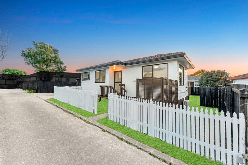 2/14 Etherton Drive, Weymouth, Auckland - Carousel 1