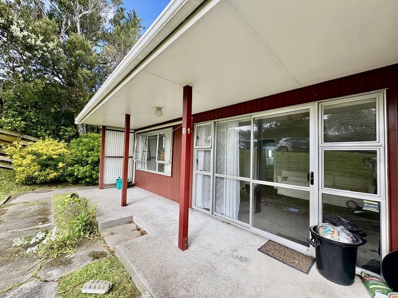 1/10 Petherick Crescent, Johnsonville, Wellington - Carousel 2