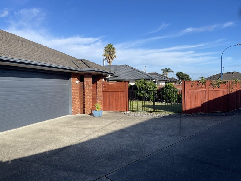 11 Reefton Place, Papamoa Beach, Papamoa - Carousel 1