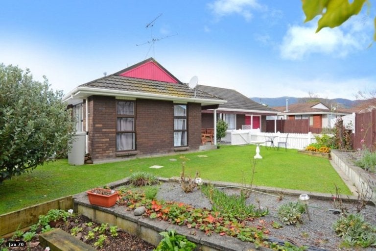 9 California Drive, Totara Park, Upper Hutt - Carousel 1