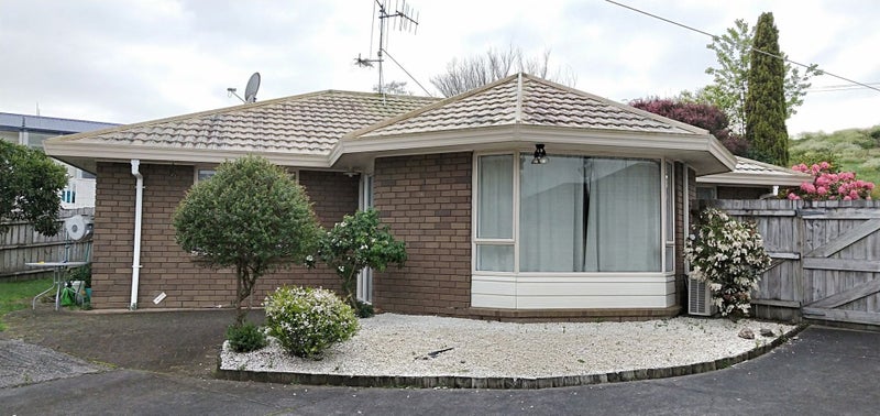 70 Dixon Road, Glenview, Hamilton - Carousel 1