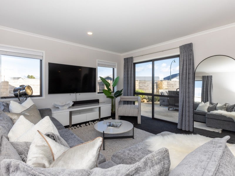 32 Waimakariri Drive, Te Awa, Napier - Carousel 2