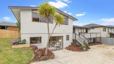36 Kingsclere Place, Goodwood Heights, Auckland - Carousel 1