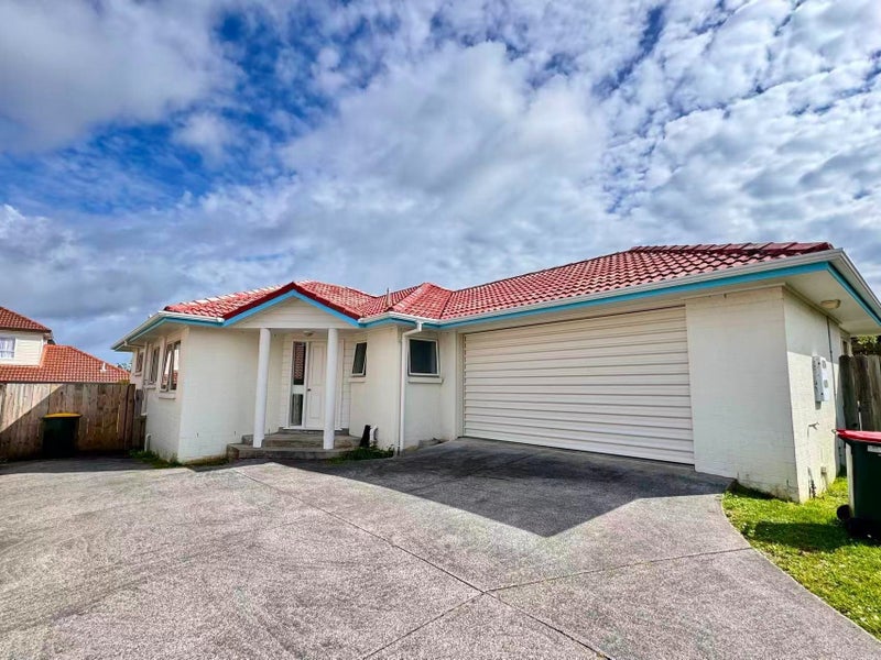 2/7 West Fairway, Golflands, Auckland - Carousel 1