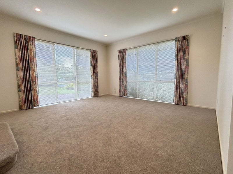 8 Rosebay Rise, Henderson, Auckland - Carousel 2