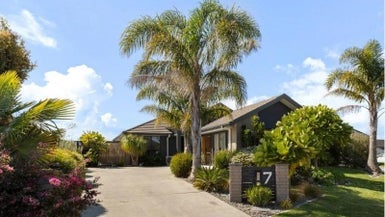 7 Drabble Crescent, Papamoa Beach, Papamoa - Carousel 1