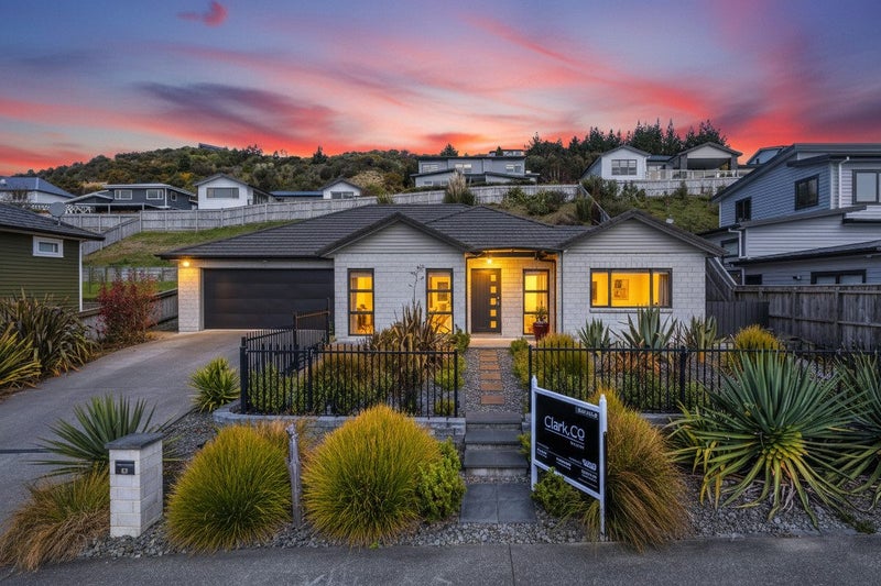 13 Madeira Close, Whitby, Porirua - Carousel 1