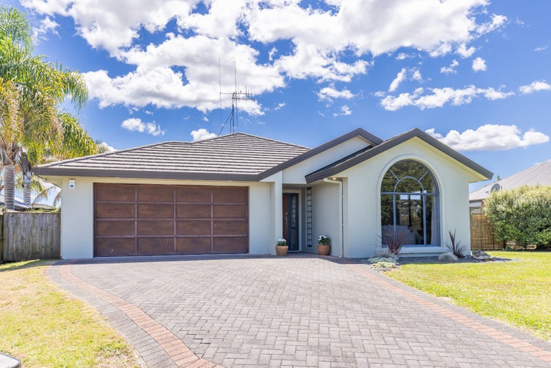 4 Merivale Court, Rototuna, Hamilton - Carousel 1