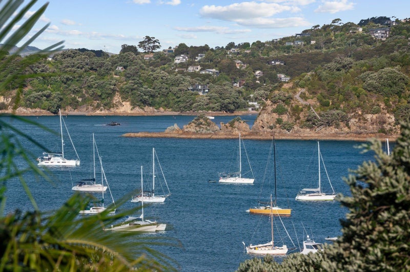 5 Waikare Road, Oneroa, Waiheke Island - Carousel 2