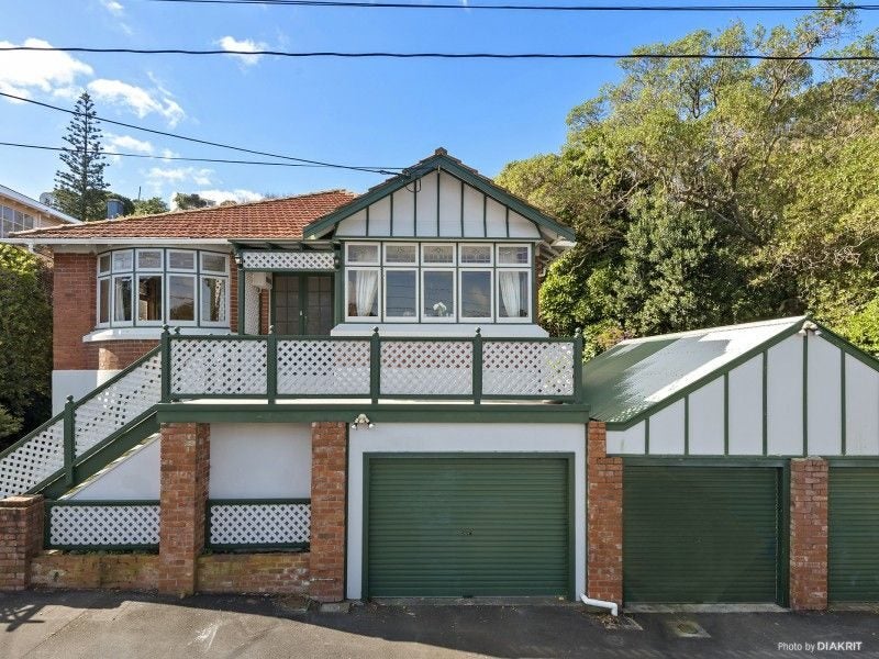 107 Hamilton Road, Hataitai, Wellington - Carousel 1