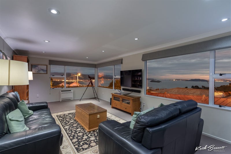 8 Te Whiti Grove, Korokoro, Lower Hutt - Carousel 2