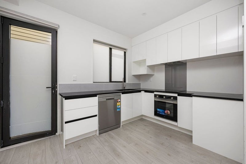 2/3226 Great North Road, New Lynn, Auckland - Carousel 2