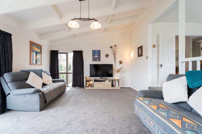 27 Inlet View, Titahi Bay, Porirua - Carousel 2