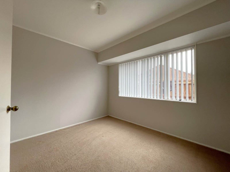 1/2 Lowburn Place, Clover Park, Auckland - Carousel 12