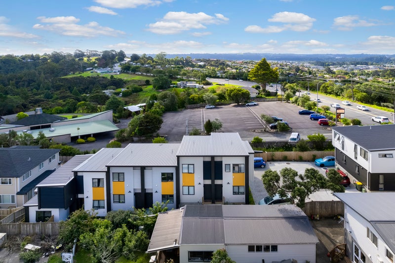 4/16 Albany Highway, Greenhithe, Auckland - Carousel 1